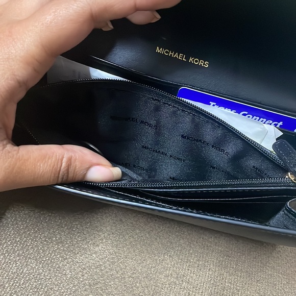 Michael Kors Sutton Wallet - Picture 11 of 11